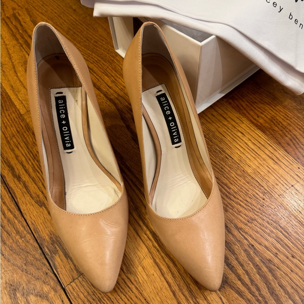 Alice & Olivia “Dina 95” Neutral Pumps